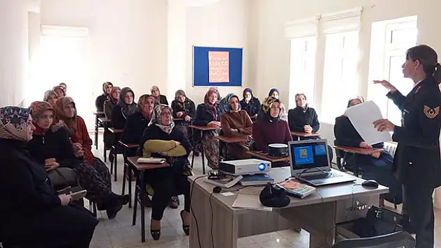 Beyşehir'de jandarmadan kadınlara seminer
