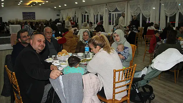 Beyşehir'de Kadın Derneği ilçedeki depremzedelerle iftarda buluştu
