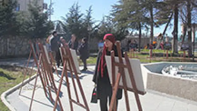 Beyşehir'de 'kadın gözüyle kadına dair' konulu sergiyi kadınlar açtı
