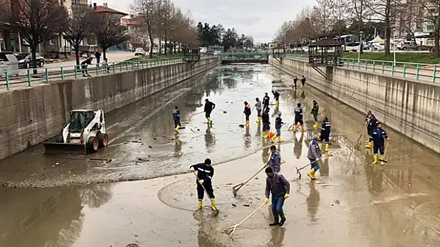 Beyşehir'de kanallarda bahar temizliği