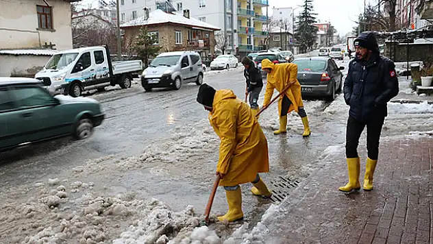 Beyşehir'de karla mücadele çalışmaları