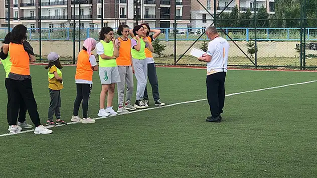 Beyşehir'de kızlar sahalara iniyor