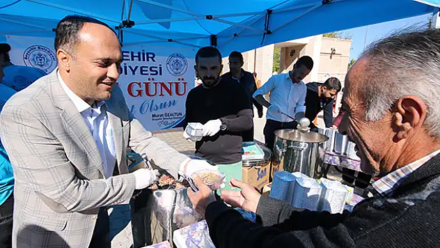 Beyşehir'de KPSS'ye giren adaylara ve ailelerine aşure ikramı
