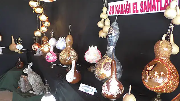 Beyşehir'de kursiyerler el emeklerini sergiledi