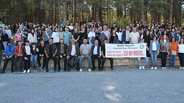 Beyşehir'de lise öğrencileri ormanlık alanı temizlemek için seferber oldu
