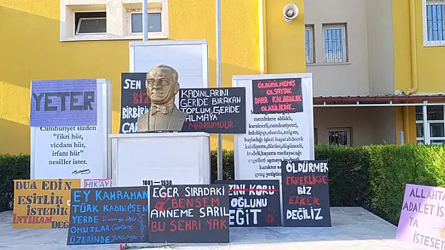 Beyşehir'de lise öğrencilerinden kadın cinayetlerine tepki
