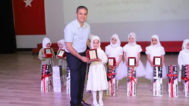 Beyşehir'de miniklerin yıl sonu coşkusu