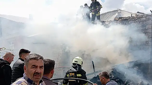 Beyşehir'de müstakil ev, çıkan yangında hasar gördü