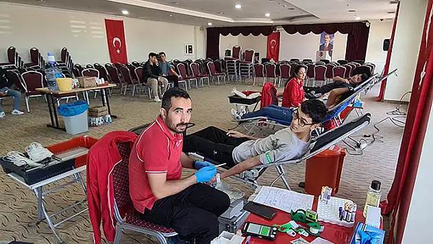 Beyşehir'de öğrenciler kan bağışında bulundu
