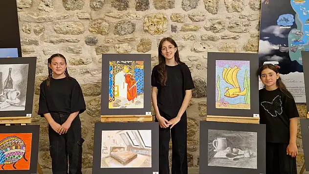 Beyşehir'de öğrencilerden resim sergisi
