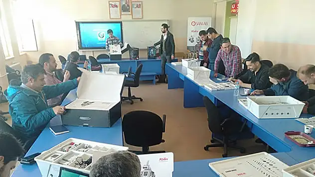 Beyşehir'de öğretmenlere robotik kodlama eğitimi verildi