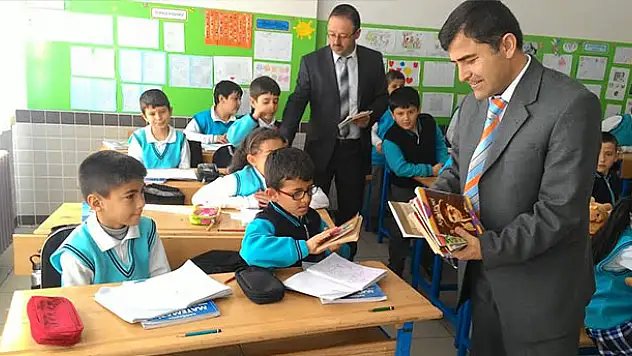 Beyşehir'de ortaokul öğrencilerinden anlamlı kitap kampanyası