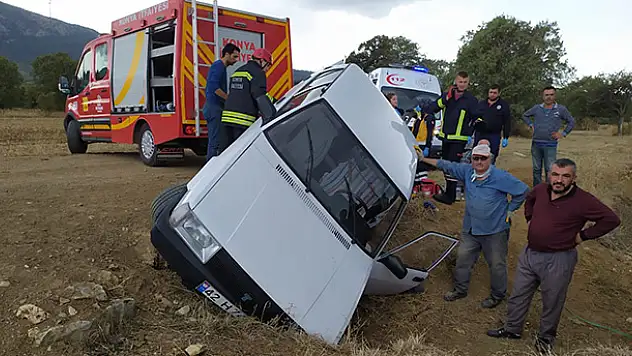 Beyşehir'de otomobil menfeze düştü: 2 yaralı