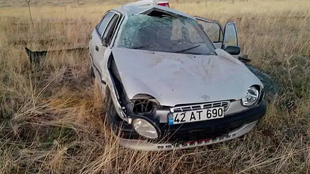 Beyşehir'de Otomobil Tarlaya Devrildi