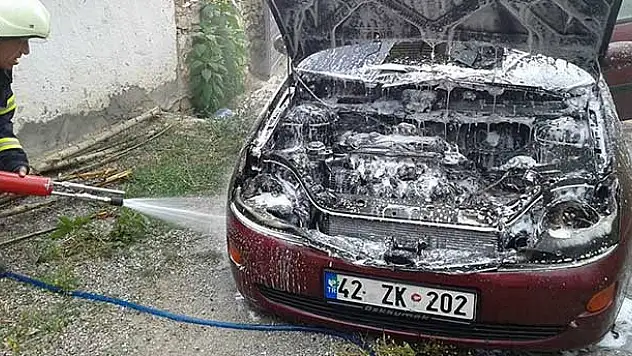 Beyşehir'de Park Halindeki Otomobilde Yangın
