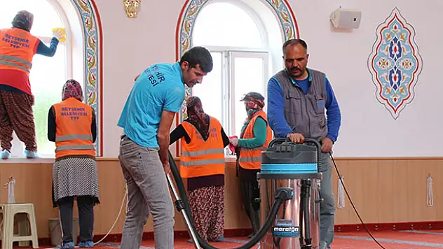 Beyşehir'de Ramazan öncesi camilerde mobil temizlik dönemi