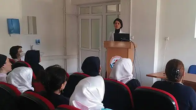 Beyşehir'de sağlık çalışanlarına eğitim semineri