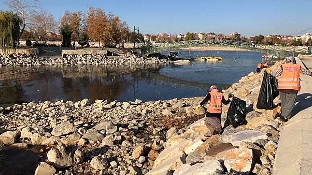 Beyşehir'de sahil şeridi temizliği