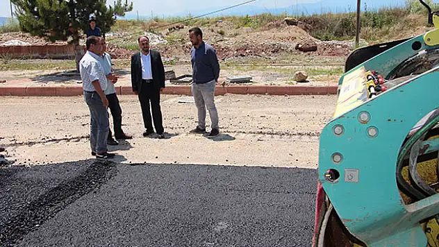 Beyşehir'de sıcak asfalt çalışmaları sürüyor