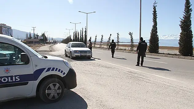 Beyşehir'de sokağa çıkma kısıtlaması uygulaması