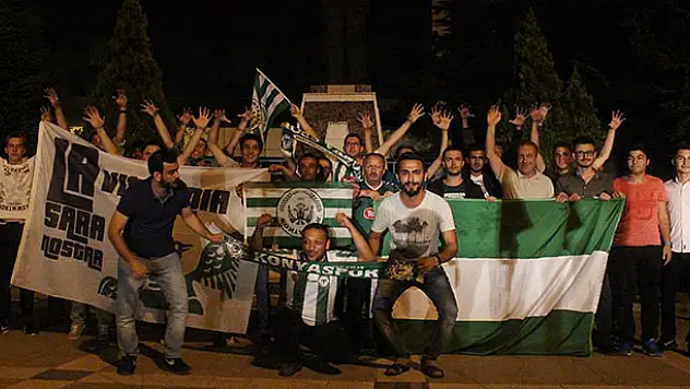 Beyşehir'de Süper Kupa coşkusu havai fişek gösterileriyle kutlandı