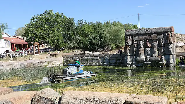 Beyşehir'de tarihi mekanlar ile göl kıyılarında temizlik seferberliği
