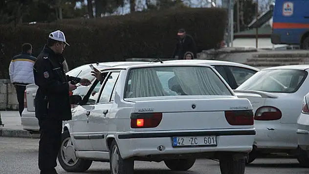 Beyşehir'de telefonla konuşan sürücülere ceza