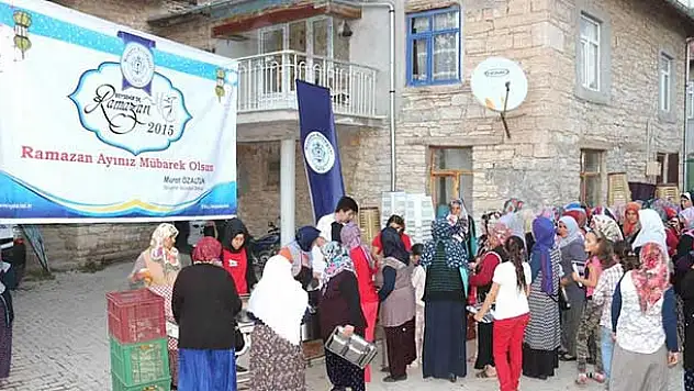 Beyşehir'de Toplu İftar Sofrası Kuruldu
