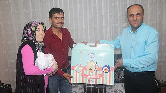 Beyşehir'de yeni doğan bebeklere hediye seti