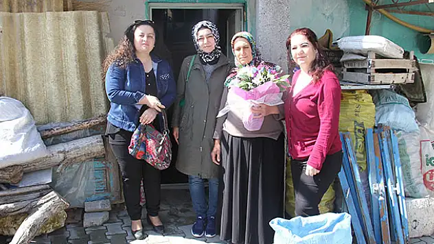 Beyşehir'de yılın annelerine evlerinde anlamlı ziyaret