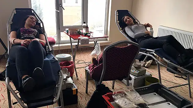 Beyşehir'de yurt öğrencileri kan bağışında bulundu
