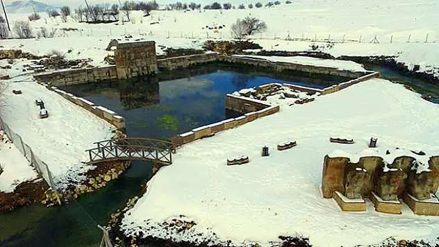 Beyşehir'deki Hitit Su Anıtı beyaza büründü