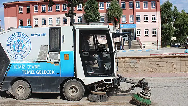 Beyşehir'deki okullar çevresinde temizlik mesaisi