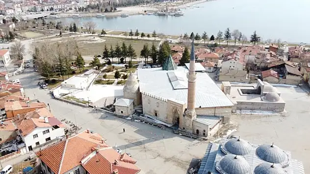 Beyşehir'deki tarihi camiyi Ramazan ayı ve bayramda 37 bin 913 kişi ziyaret etti
