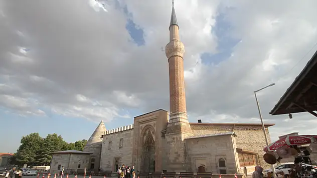 Beyşehir'deki tarihi Eşrefoğlu Camisi'ni bir yılda 281 bin kişi ziyaret etti

