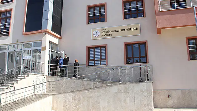 Beyşehir'e gelen depremzedeler, yurt ve pansiyonlarda ağırlanıyor
