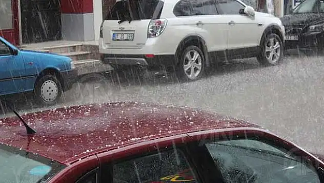 Beyşehir'e nohut büyüklüğünde dolu yağdı
