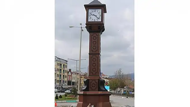 Beyşehir'e yapılan saat kulesi hizmete girdi