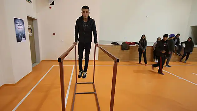 Beyşehir Gençlik Merkezi, özel harekatçı olmak isteyen gençlere kapılarını açtı