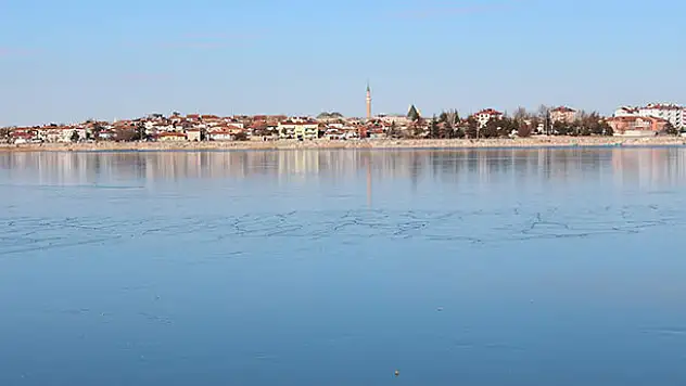 Beyşehir Gölü kıyıları dondu