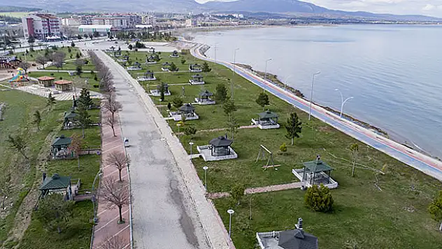 Beyşehir Gölü kıyılarındaki parklarda 'koronavirüs' sessizliği