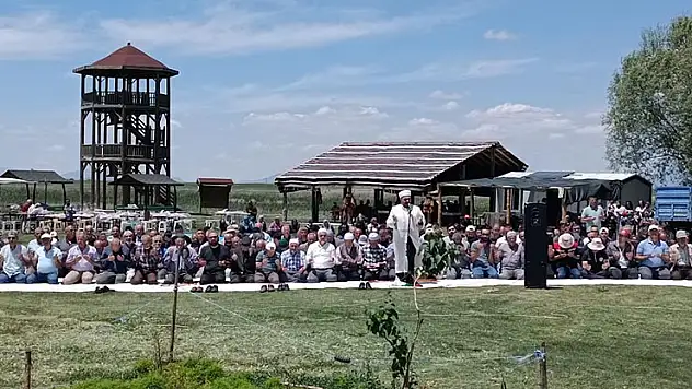 Beyşehir Gölü kıyısında yağmur duası