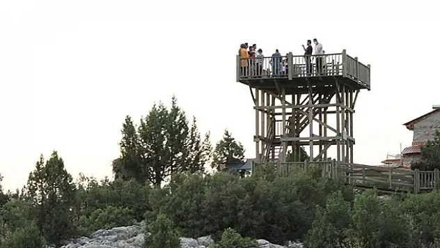 Beyşehir Gölü Milli Parkı'ndaki Leylekler Vadisi'ne ziyaretçi ilgisi artıyor