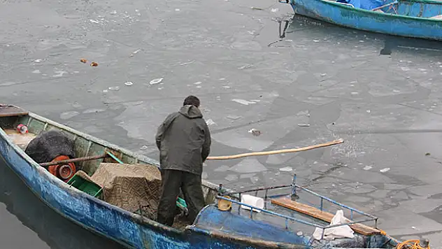 Beyşehir Gölü'nde balıkçılar yeniden avlanmaya başladı