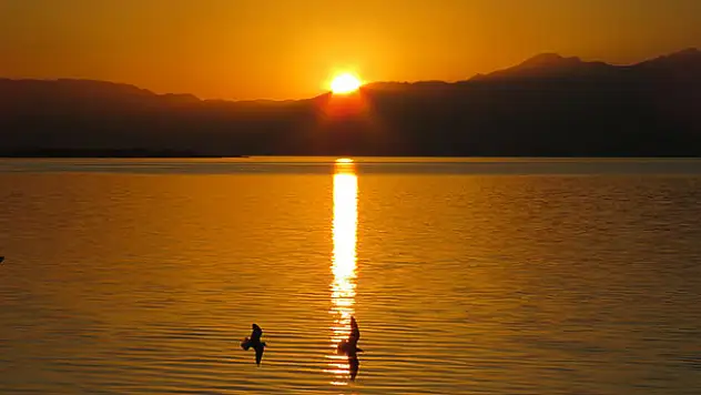 Beyşehir Gölü'nde gün batımı