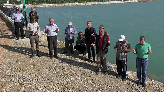 Beyşehir Gölü'nde yasak bitti, balıkçılar dualar eşliğinde avlanmaya çıktı