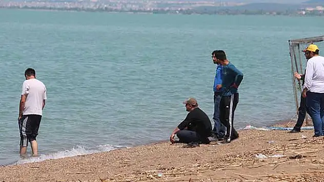 Beyşehir Gölü'nde 'yüzme sezonu' erken açıldı