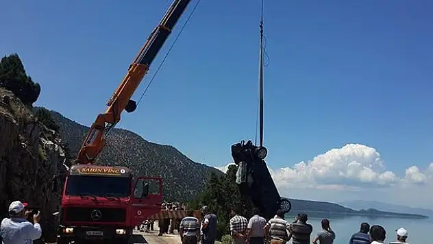 Beyşehir Gölü'ne otomobil uçtu