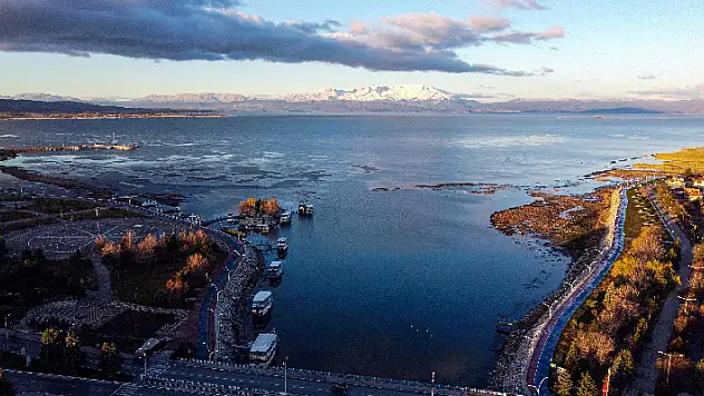 Beyşehir Gölü'nü besleyen Anamas Dağı beyaza büründü