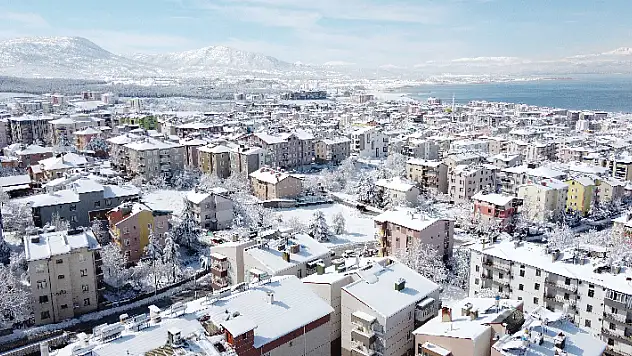 Beyşehir Gölü ve Anamas Dağı'ndaki kar havadan görüntülendi